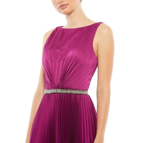 NWT Mac Duggal Pleated Sleeveless Bateau Gown Berry 6 #9839 - Picture 2 of 11